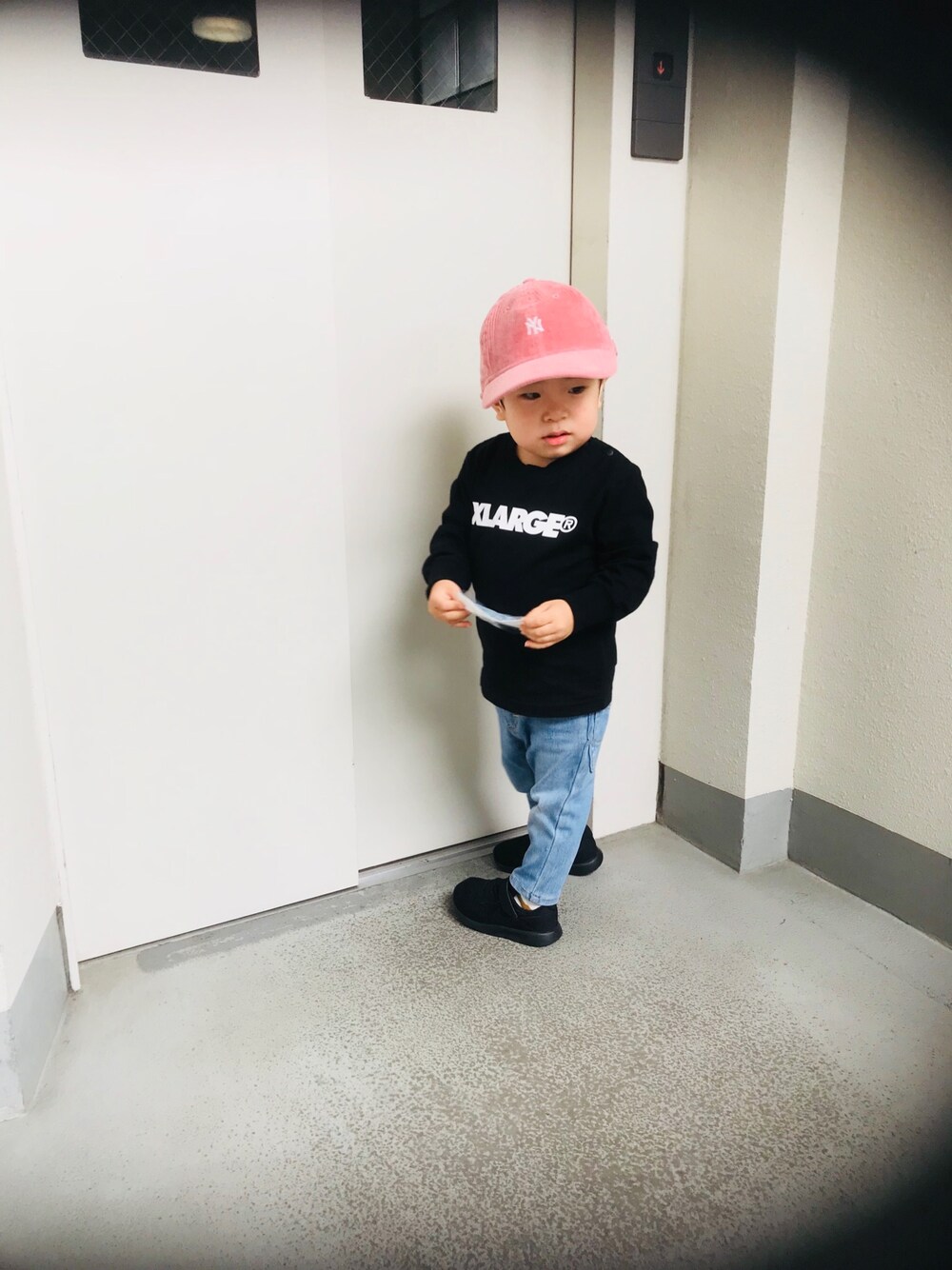 「シンプルおしゃれが好き、ナイキ、NIKE、NEW ERA、XLARGE KIDS」｜「B:MING by BEAMSのNEW ERA × ビーミング by ビームス / 別注 コーデュロイ キャップ 18AW（キャップ、ピンク系）」を使った、snaopさん（キッズ・80cm）の秋コーディネートの1枚目の写真