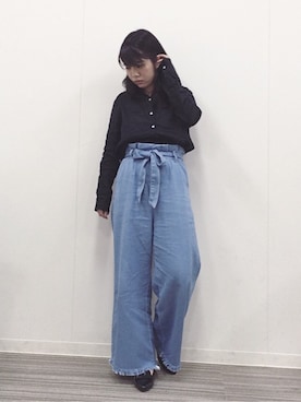 デニムパンツを使った 黒シャツ のレディース人気ファッションコーディネート 髪型 セミロングヘアー Wear デニムパンツを使った 黒シャツ のレディース人気ファッションコーディネート 髪型 セミロングヘアー Wear