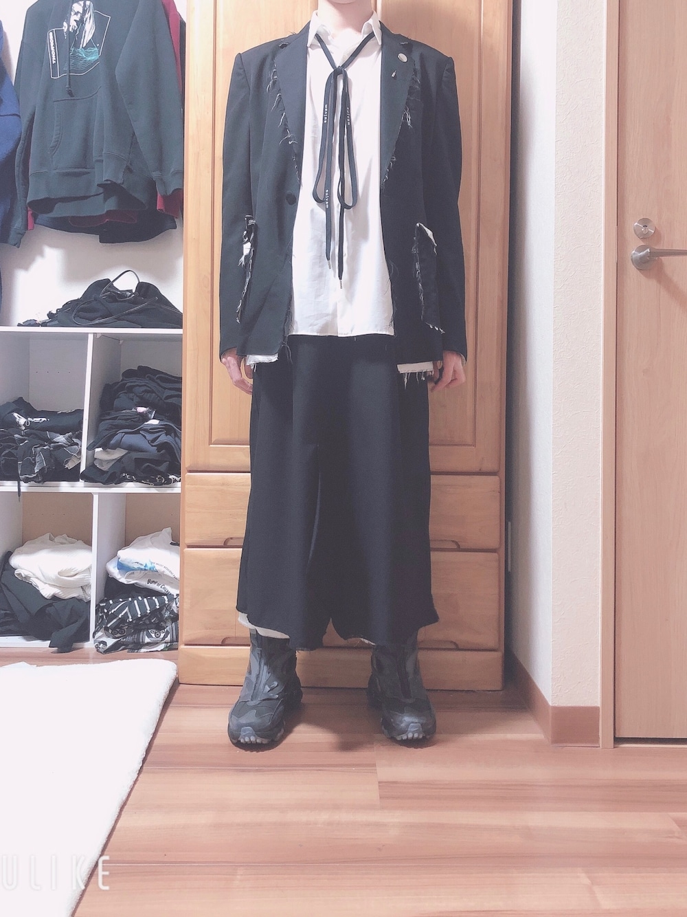 「LAD MUSICIAN、sulvam、NIKE、undercover」｜「sulvamのアイテム（パンツ、ブラック系）」を使った、生利他　佑さん（メンズ・168cm）の秋コーディネートの1枚目の写真