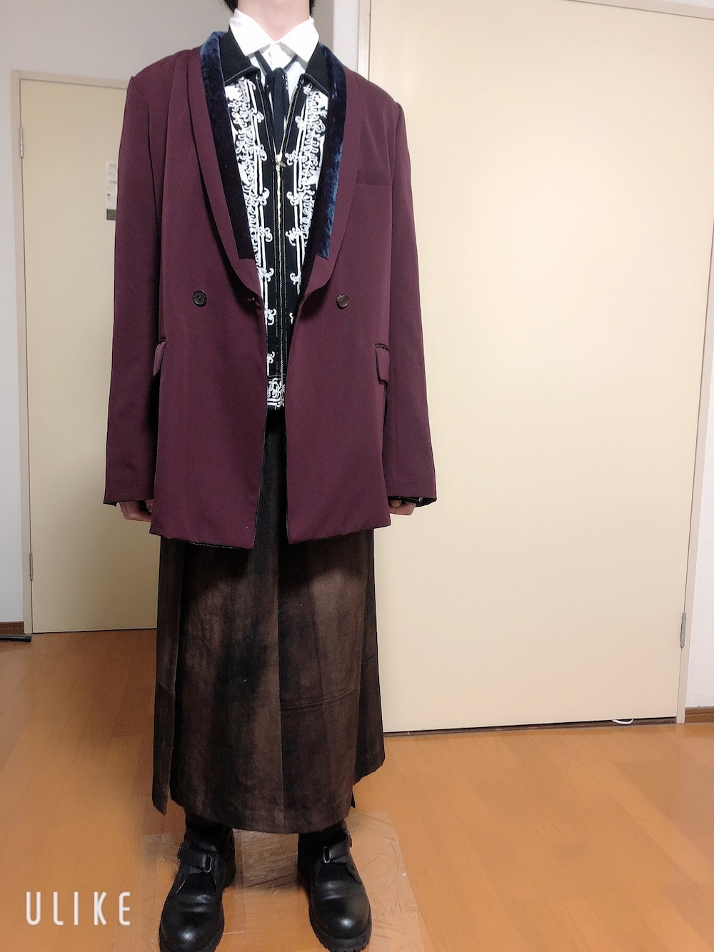 「BED J.W FORD、LAD MUSICIAN、sulvam、古着、古着MIX、大人カジュアル、冬コーデ、古着コーデ、スカート、ジャケット」｜「BED J.W. FORDのアイテム（テーラードジャケット、レッド系）」を使った、生利他　佑さん（メンズ・168cm）の冬コーディネートの1枚目の写真
