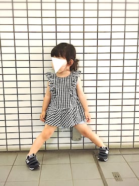「Guess（ゲス）のアイテム（パンツ）」を使った、つっつ。さん（キッズ・90cm）の春コーディネート