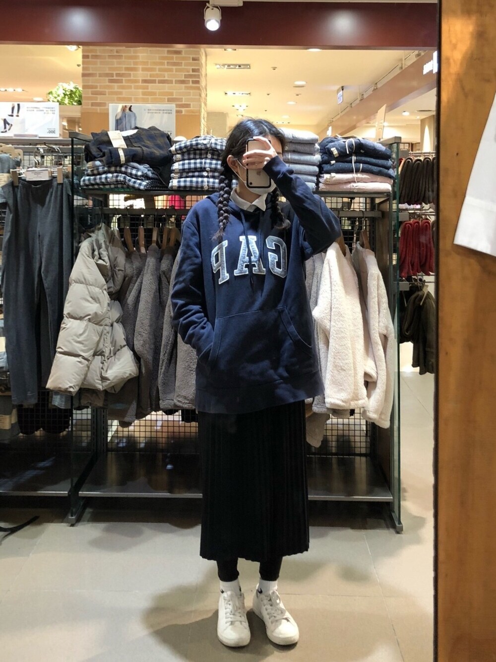 「無印良品のアイテム（ダウンジャケット/コート、グレー系）」を使った、👽👅🖕さん（レディース・150cm）の冬コーディネートの1枚目の写真