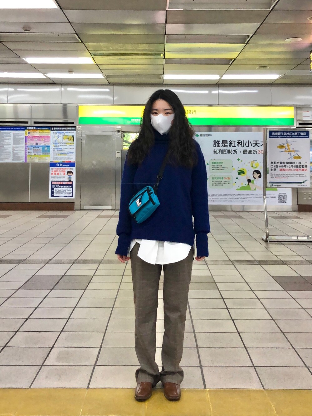 「H:CONNECTのアイテム（ニット/セーター、ブルー系）」を使った、👽👅🖕さん（レディース・150cm）の冬コーディネートの1枚目の写真
