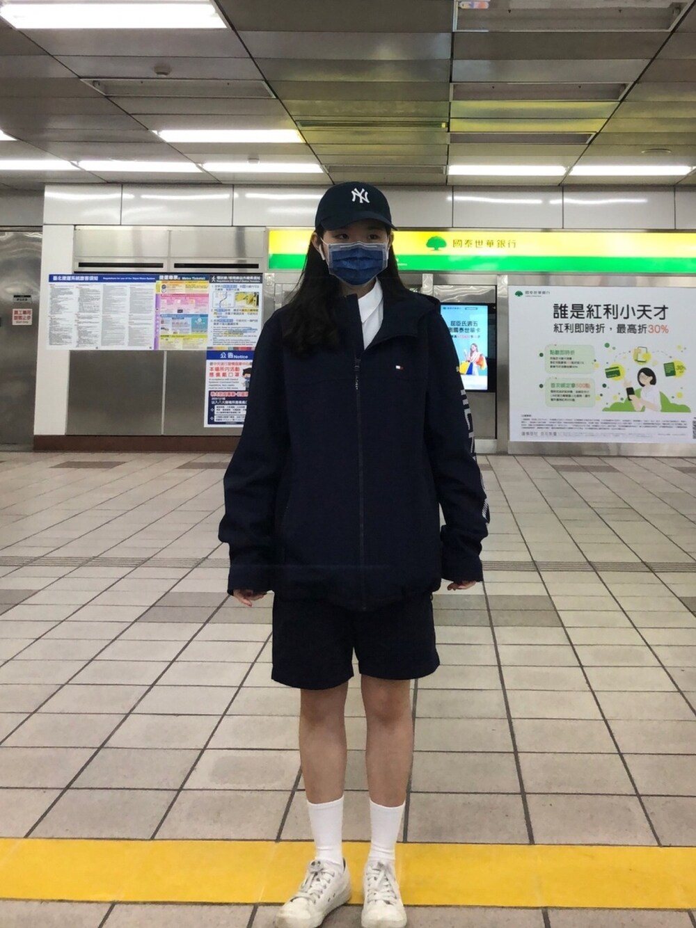 「TOMMY HILFIGERのアイテム（ジャケット/アウター、ブルー系）」を使った、👽👅🖕さん（レディース・150cm）の冬コーディネートの1枚目の写真