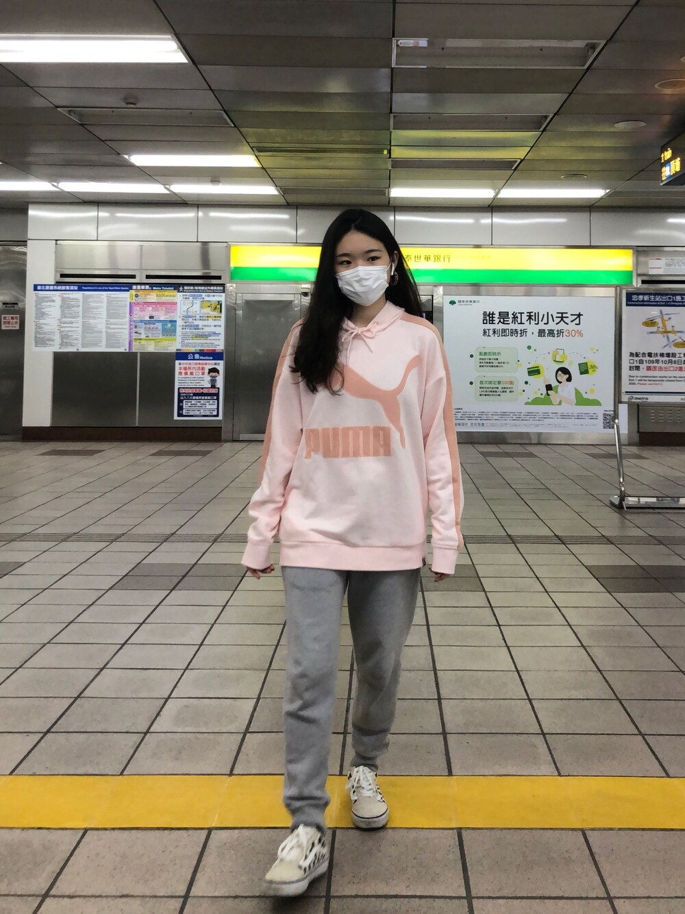 「PUMAのアイテム（ジャージ、ピンク系）」を使った、👽👅🖕さん（レディース・150cm）の冬コーディネートの1枚目の写真