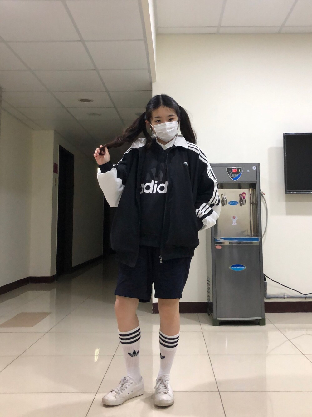 「adidasのアイテム（スタジャン、ブラック系）」を使った、👽👅🖕さん（レディース・150cm）の春コーディネートの1枚目の写真