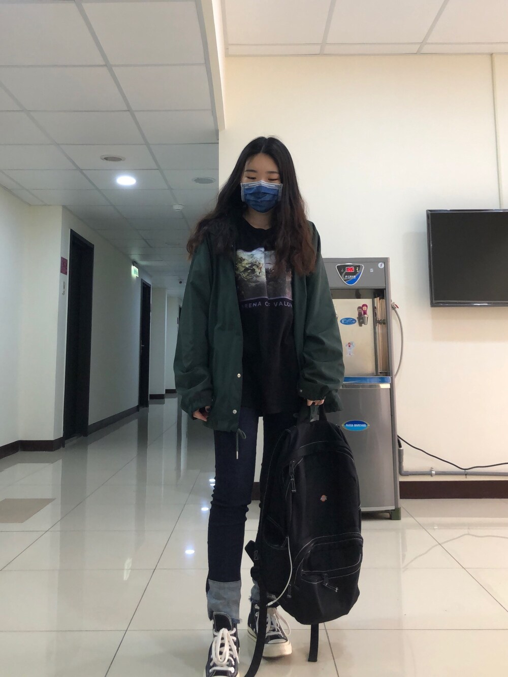 「GUのアイテム（Tシャツ/カットソー、ブラック系）」を使った、👽👅🖕さん（レディース・150cm）の春コーディネートの1枚目の写真