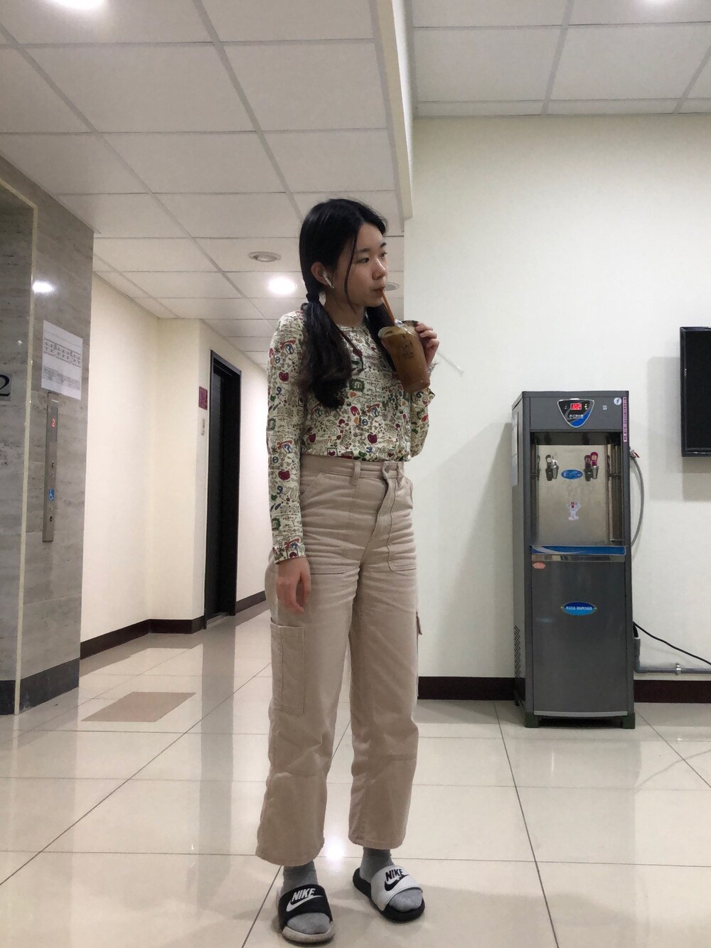 「AAPUAのアイテム（トップス、その他）」を使った、👽👅🖕さん（レディース・150cm）の春コーディネートの1枚目の写真