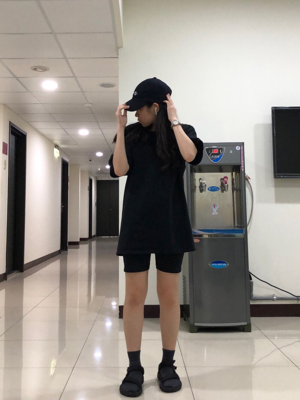 「UNIQLOのアイテム（カーゴパンツ、ブラック系）」を使った、👽👅🖕さん（レディース・150cm）の春コーディネートの1枚目の写真