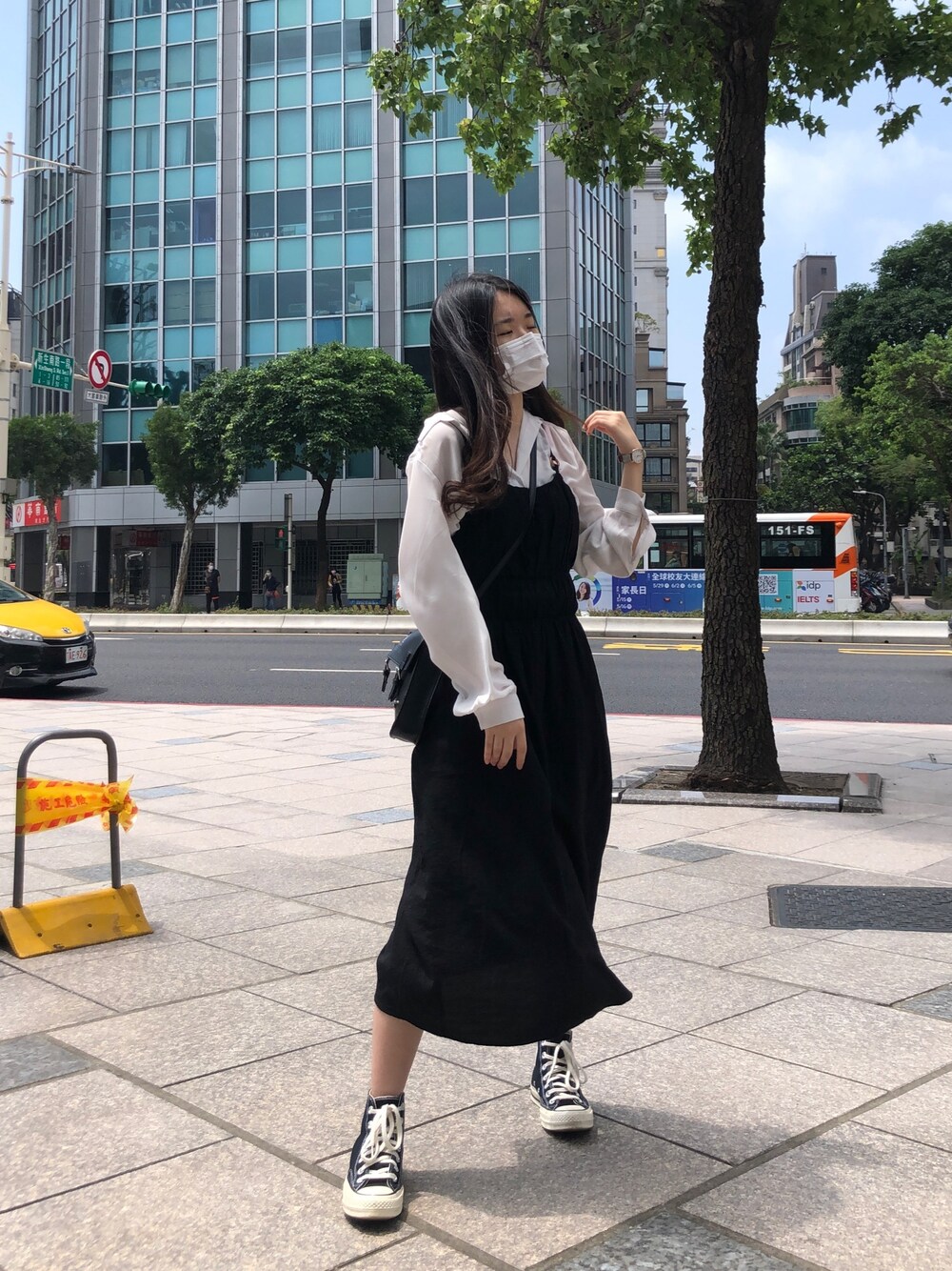 「MVMTの《MVMT/ムーブメント》BOULEVARD MARBLE 大理石文字盤 グレーレザー（アナログ腕時計、グレー系）」を使った、👽👅🖕さん（レディース・150cm）の春コーディネートの1枚目の写真
