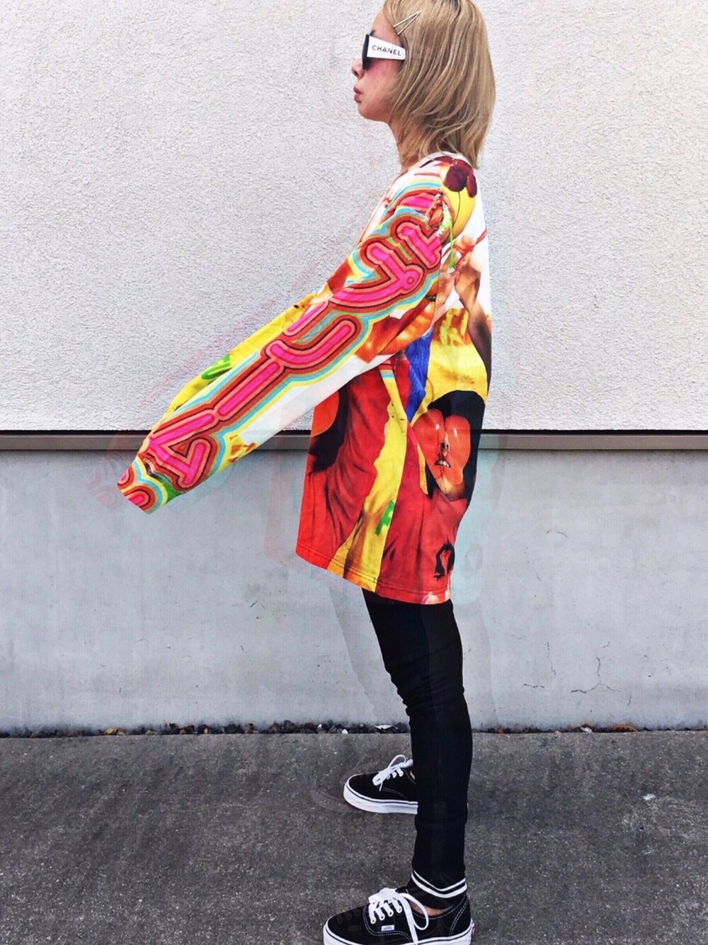 「シュプリーム、19ss、ロンT、ザラ、スキニーパンツ、バンズ、オーセンティック、スニーカー、オトナカジュアル、Sサイズ」｜「Supreme のアイテム（Tシャツ/カットソー、レッド系）」を使った、ココゲさん（レディース・150cm）の春コーディネートの1枚目の写真