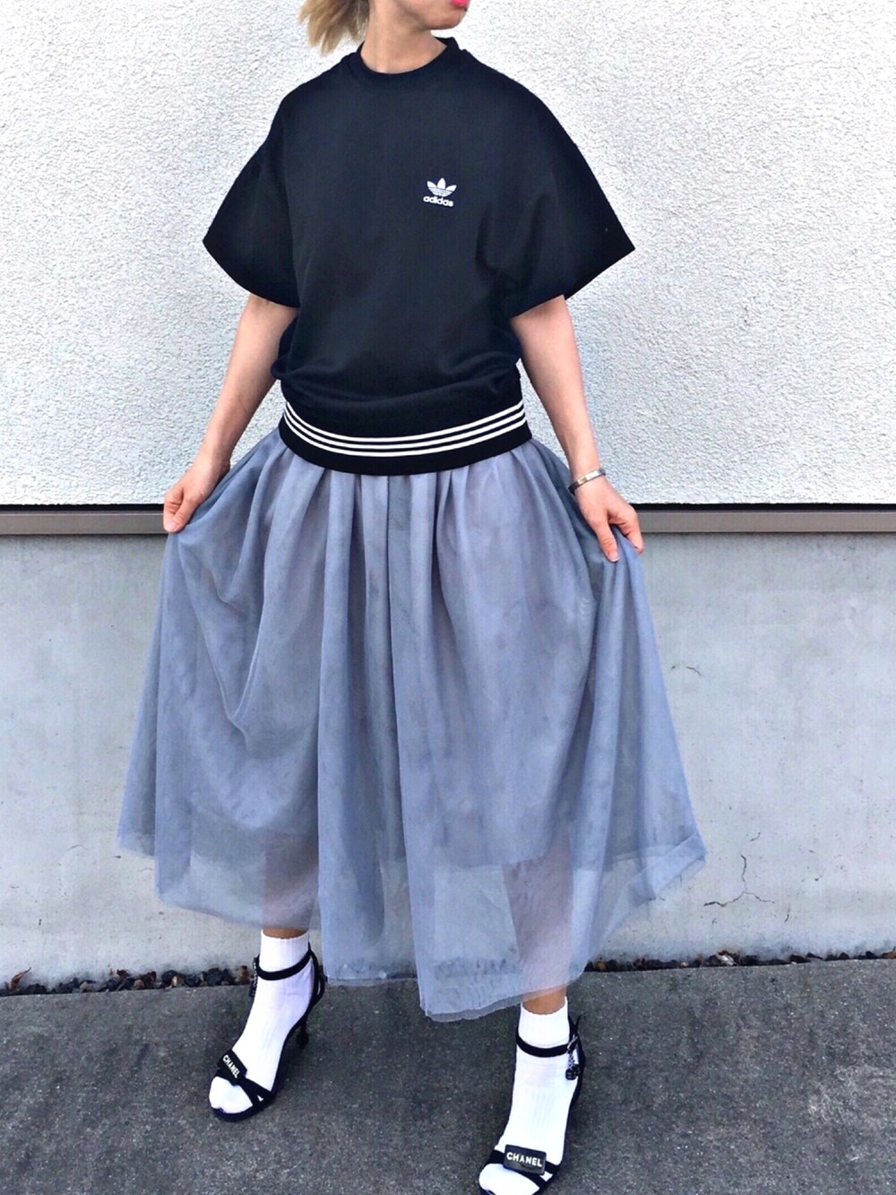 「アディダス、ハイク、チュールスカート、ソックス×パンプス、シャネル、オトナカジュアル、Sサイズ」｜「CHANELのアイテム（サンダル、ブラック系）」を使った、ココゲさん（レディース・150cm）の夏コーディネートの1枚目の写真