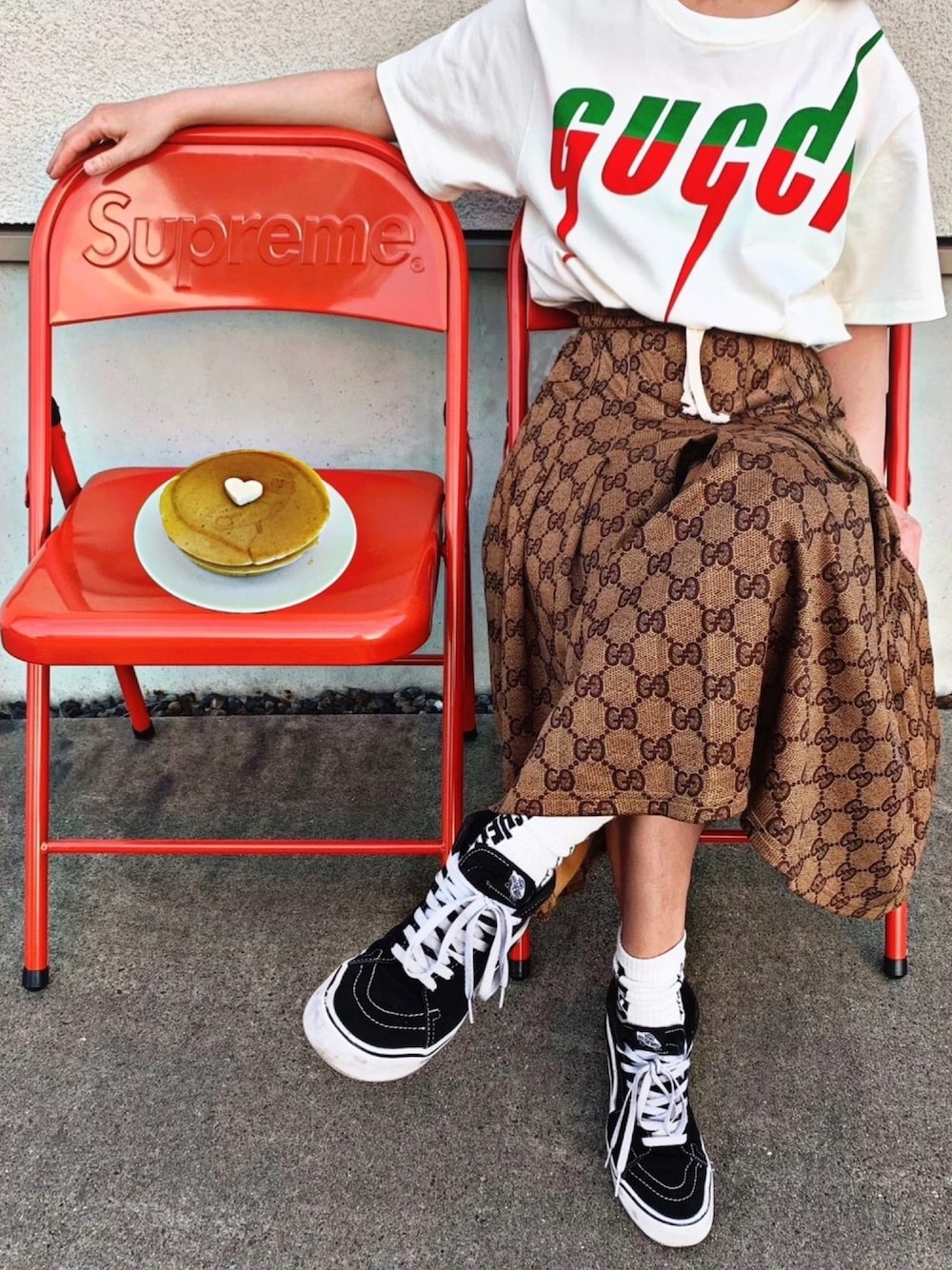 「グッチ、ロゴスカート、オトナカジュアル、バンズ、スニーカー、これが私をアゲる服、butter」｜「VANSのVANS　SK8-HI PLATFORM2.0（スニーカー、ブラック系）」を使った、ココゲさん（レディース・150cm）の春コーディネートの1枚目の写真