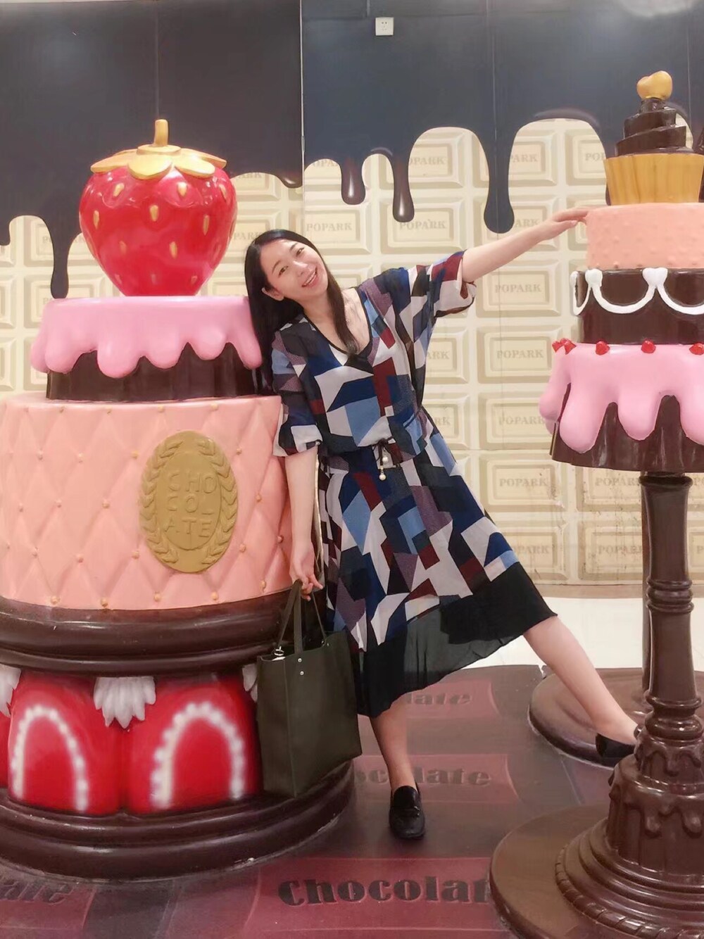 「CHARLES & KEITHのアイテム（ローファー、ブラック系）」を使った、Yvette-Mengさん（レディース・168cm）の夏コーディネートの1枚目の写真