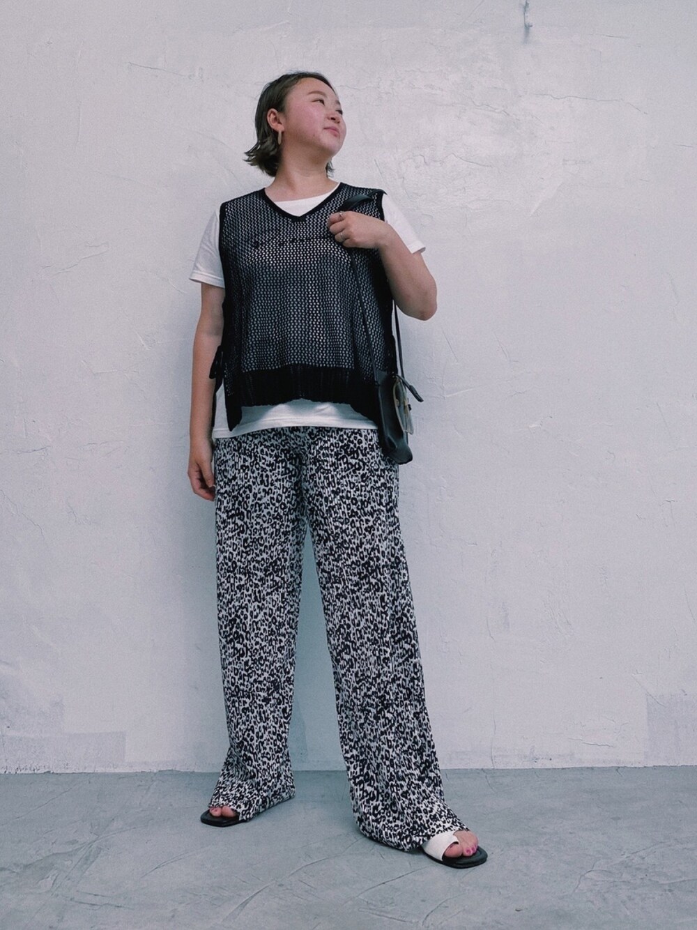 「シンプルコーデ、ゆるコーデ、オトナカジュアル、ootd、おしゃれさんと繋がりたい、いいね、save、フォローお願いします🤑、夏だ！Tシャツ着よう！、夏コーデ、Tシャツ、プリーツパンツ」｜「primarasのアイテム（ベスト、ブラック系）」を使った、shizuuさん（レディース・152cm）の夏コーディネートの1枚目の写真