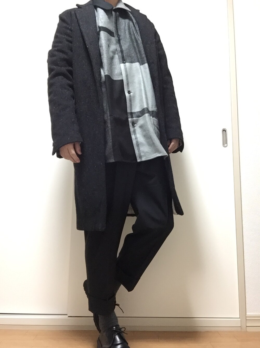 BERGFABELのチェスターコートを使った人気ファッションコーディネート