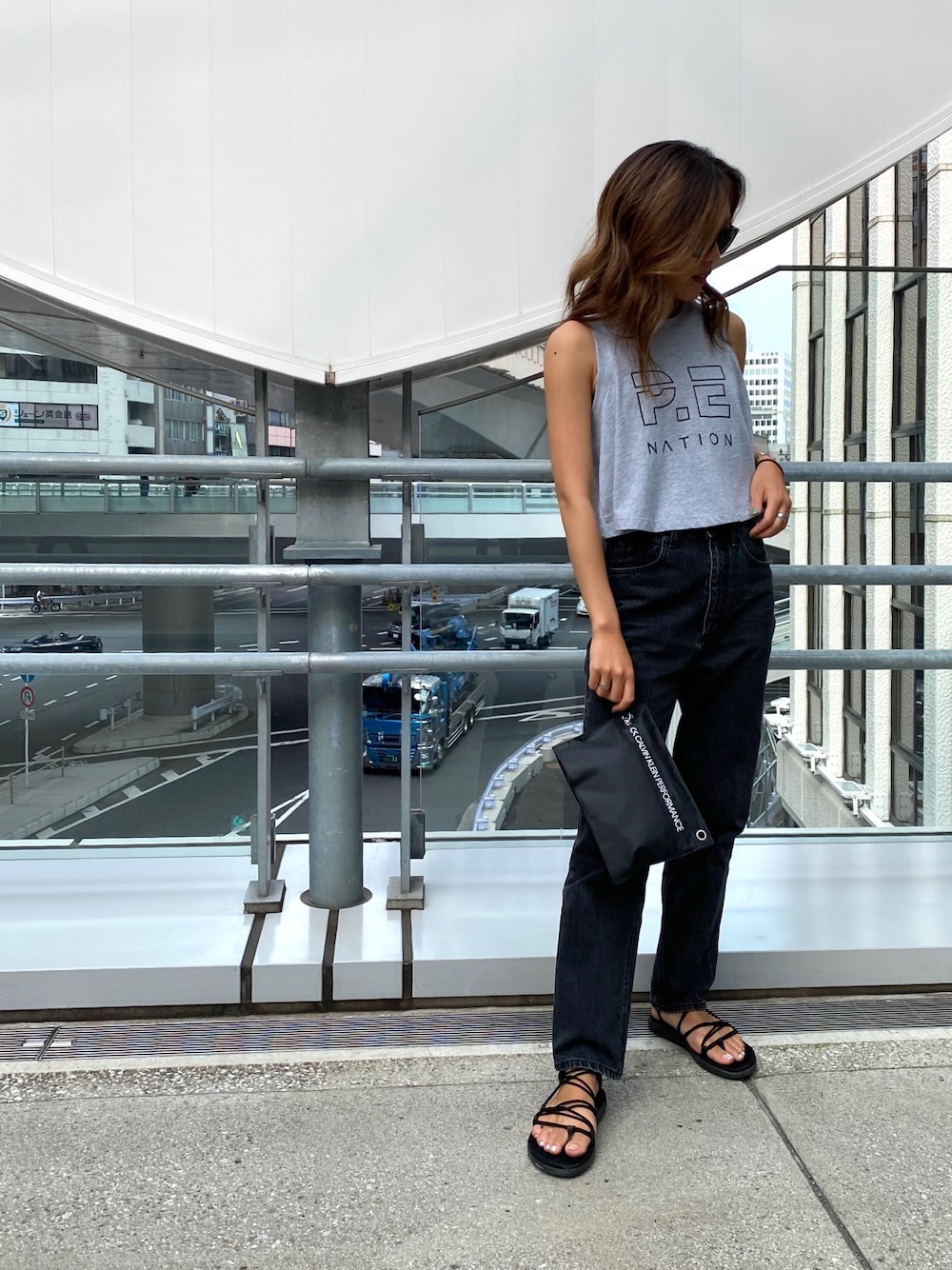 「夏コーデ、シンプルコーデ、サンダル、スポサン、テバサンダル、ブラック、モノトーンコーデ、ootd」｜「NERGYのアイテム（タンクトップ、グレー系）」を使った、SAYAさん（レディース・157cm）の夏コーディネートの1枚目の写真