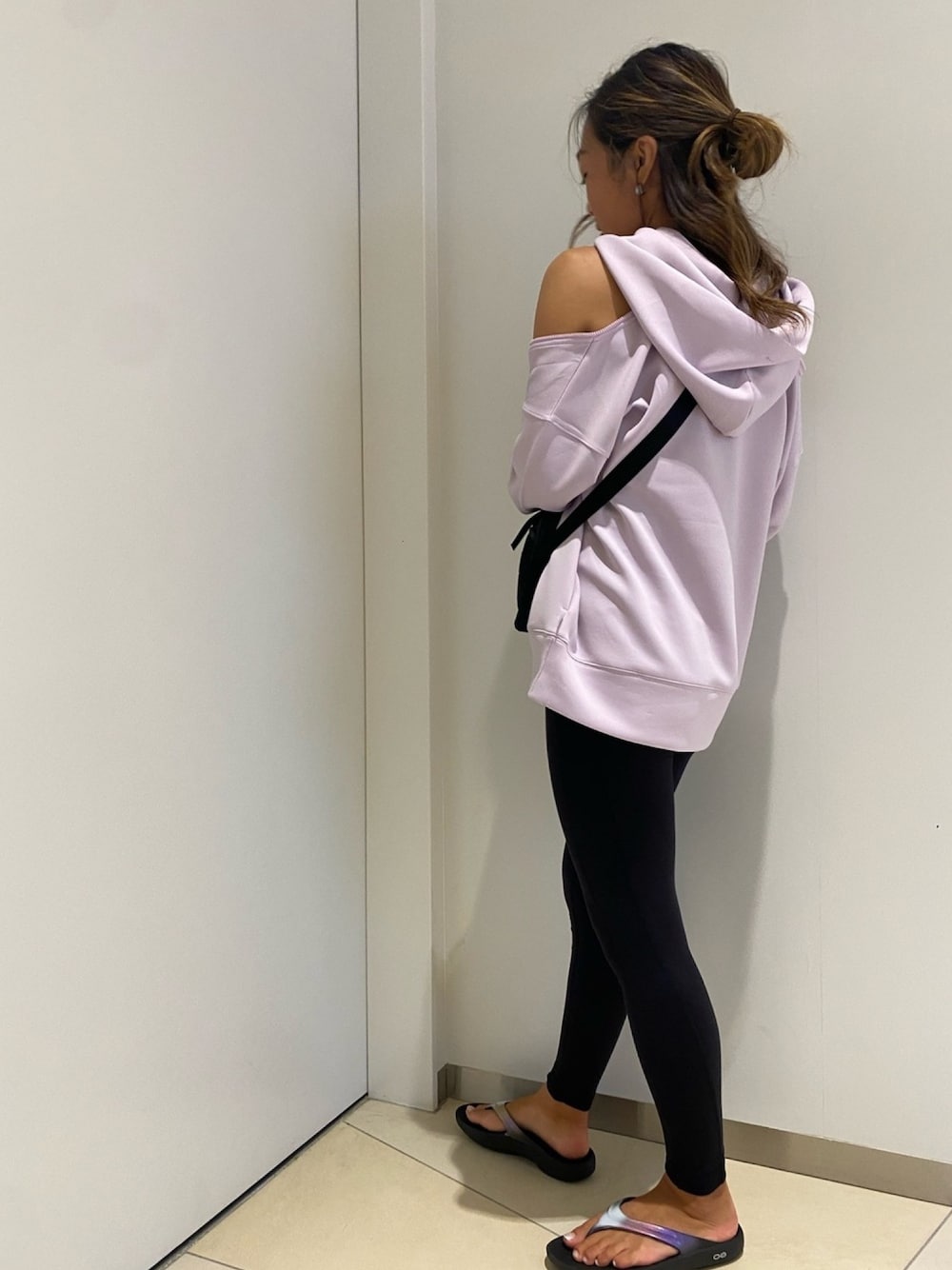 「秋コーデ、ラクチンコーデ、続々！秋服、パンツスタイル、タイツ、ヨガ、トレーニング、パーカー、トレーナー」｜「NERGYのアイテム（トップス、パープル系）」を使った、SAYAさん（レディース・157cm）の秋コーディネートの1枚目の写真