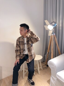 「Mr.85のアイテム（Shirts、ブラウン系）」を使った、Ryanさん（メンズ・176cm）の冬コーディネート
