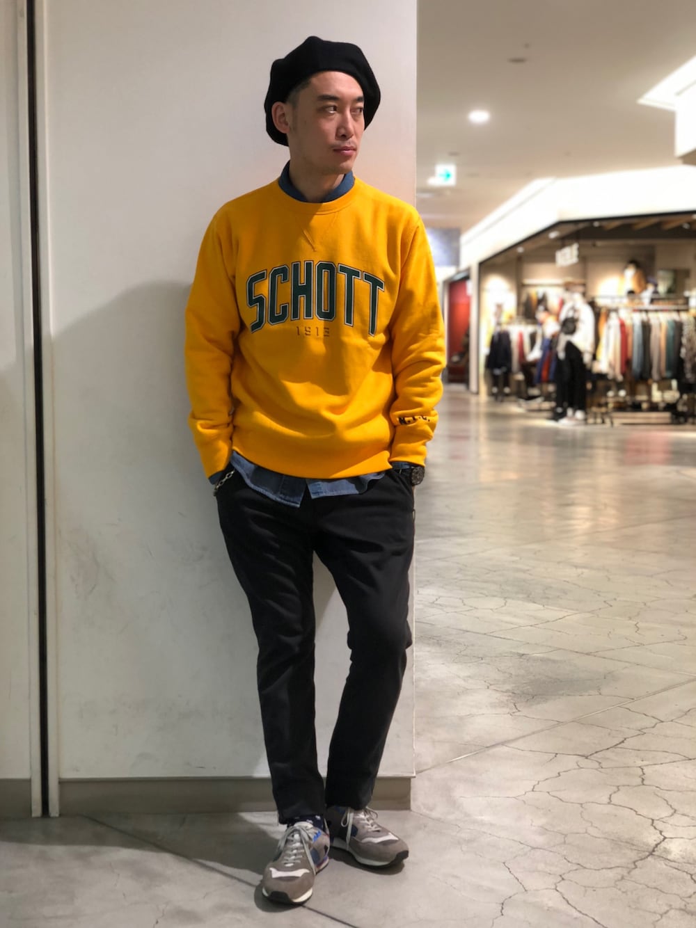 schottのスウェット（イエロー系）を使ったメンズ人気ファッション 
