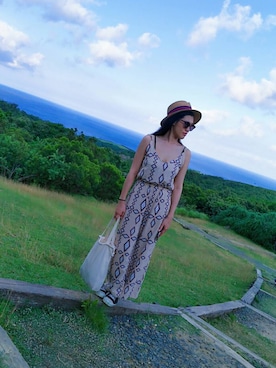 「アイテム（つなぎ/オールインワン、ベージュ系）」を使った、林孟涵さん（レディース・165cm）の夏コーディネート