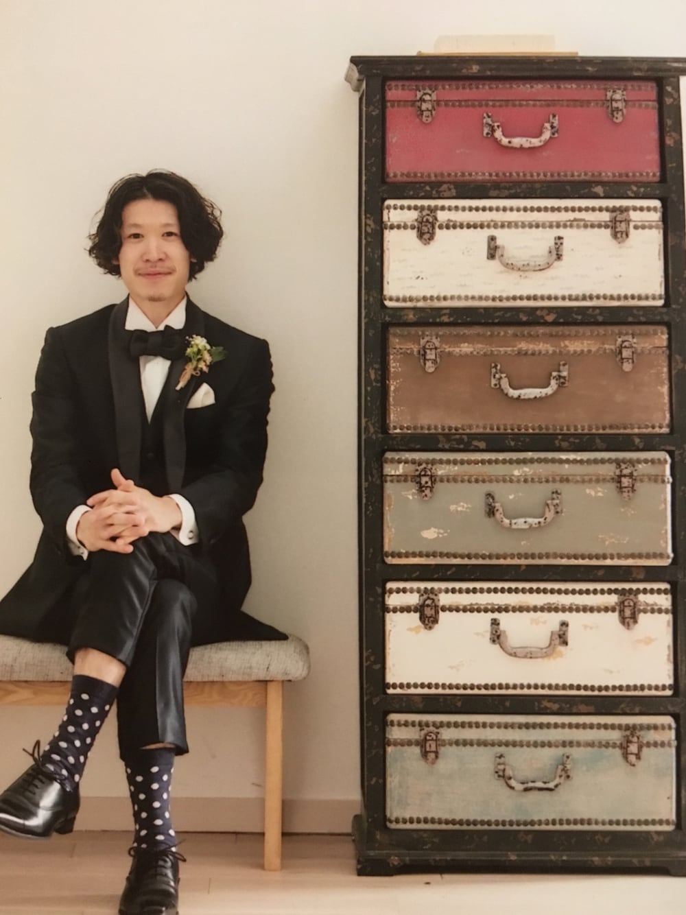 「結婚式、結婚式二次会スタイル、結婚式ヘア、結婚式コーデ、セットアップ」｜「フォトウエディングのアイテム（セットアップ、ブルー系）」を使った、YANさん（メンズ・167cm）の秋コーディネートの1枚目の写真