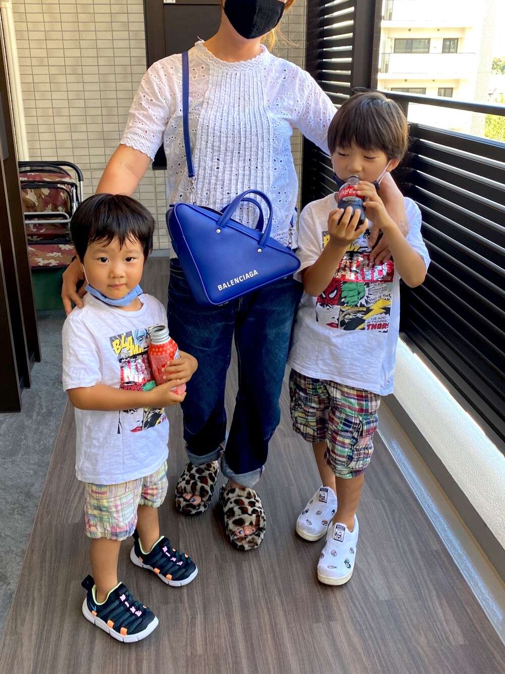 「UGG、ひょう柄、モフモフ、KATO'、兄弟、きょうだいコーデ」｜「KATO`のデニム（デニムパンツ、ブルー系）」を使った、ricky13さん（レディース・156cm）の夏コーディネートの1枚目の写真