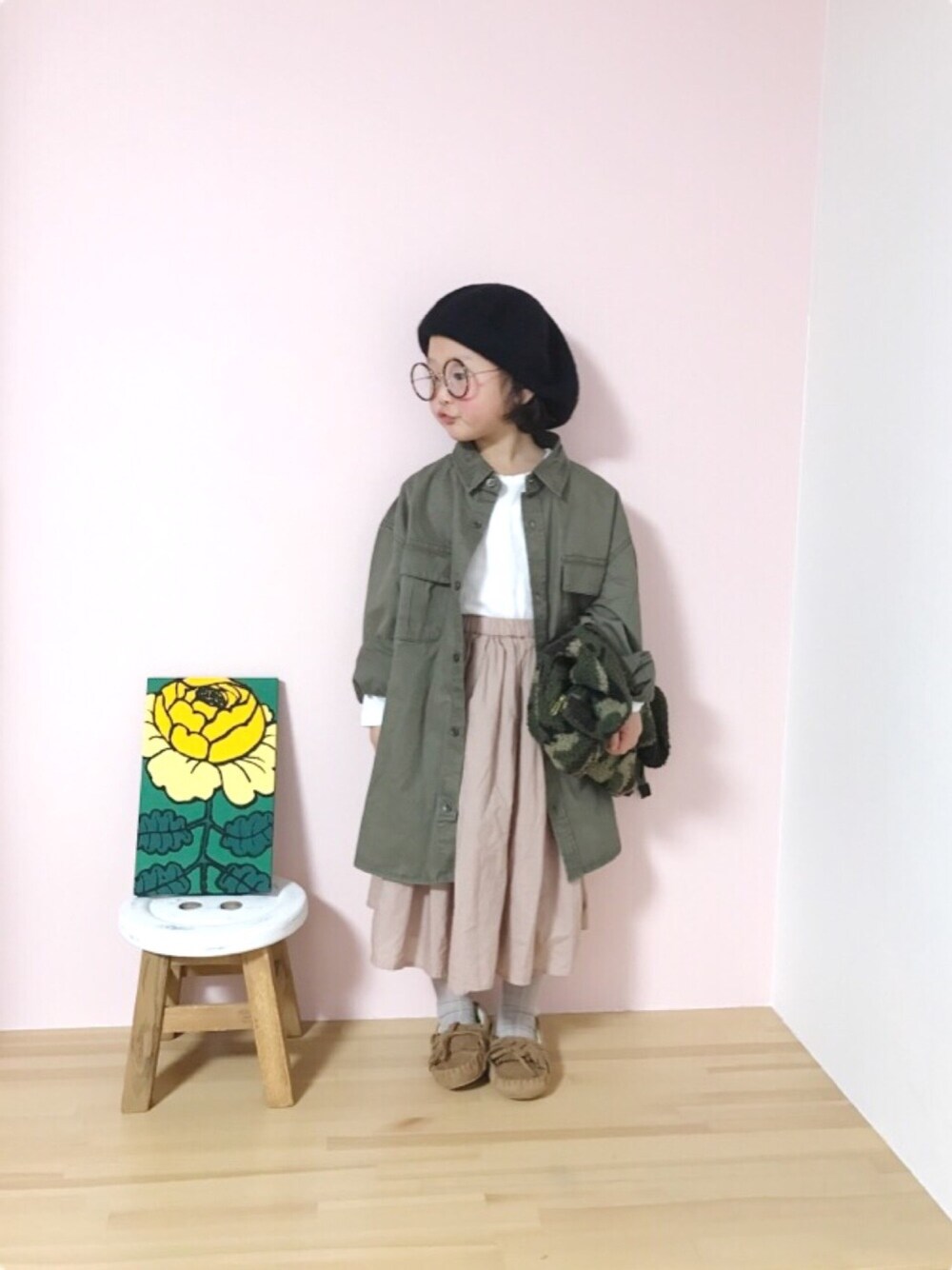 「桜もちコーデバトン、みー🐱ちゃん1000人おめでとう💓、ミリタリージャケット、ピンク、カーキ、ベレー帽、クラッチバッグ、迷彩」｜「みーちゃん🐱1000フォロワーおめでとう♡のアイテム（ラッピングキット、ピンク系）」を使った、になこ＊さん（キッズ・100cm）の春コーディネートの1枚目の写真