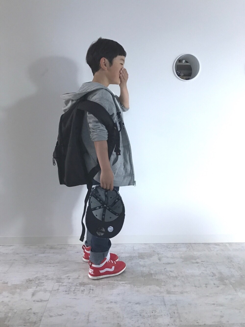 「GAPモエフェス、VANS、GAP、パーカー、デニムパンツ、ドラフトギャップ」｜「NEW ERAのNEW ERA KIDS 9FIFTY SNAPBACK CAP MLB NEW YORK YANKEES SPLASH PAINT WASHED DENIM（キャップ、ブルー系）」を使った、になこ＊さん（キッズ・100cm）の春コーディネートの1枚目の写真