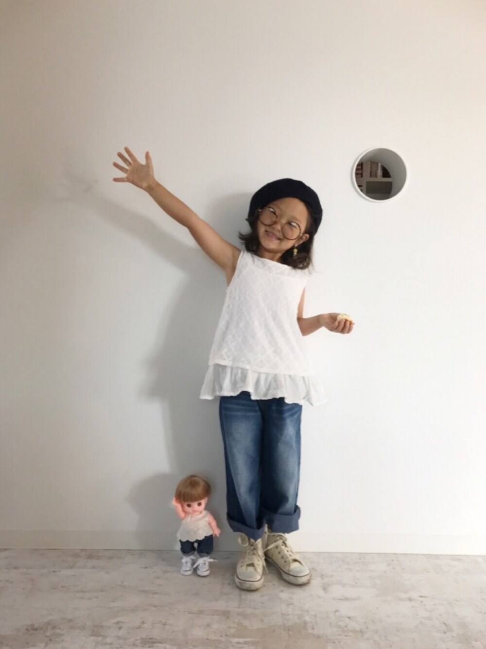 「水筒屋美魔女説、いつも、まとめてくれてありがとう♡、バトンはちなちゃんへ、ベレー帽、めかね、デニム、ワイドパンツ、タンクトップ、コンバース、水筒屋応援バトン」｜「GLOBAL WORKの【キッズ】サマーベレー/746155（ハンチング/ベレー帽、ブラック系）」を使った、になこ＊さん（キッズ・110cm）の夏コーディネートの1枚目の写真