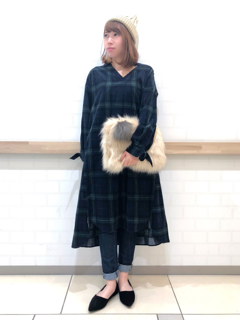 「大人カジュアル、ワンピース、デニム、チェック、アメリカンホリック、AMERICANHOLIC、AMERICAN HOLIC、ニット帽、ファー小物、冬」｜「AMERICAN HOLICの・カラフルニット帽子（ニットキャップ/ビーニー、ベージュ系）」を使った、︎︎︎︎mai‪︎‬🌷*ﾟさん（レディース・154cm）の秋コーディネートの1枚目の写真