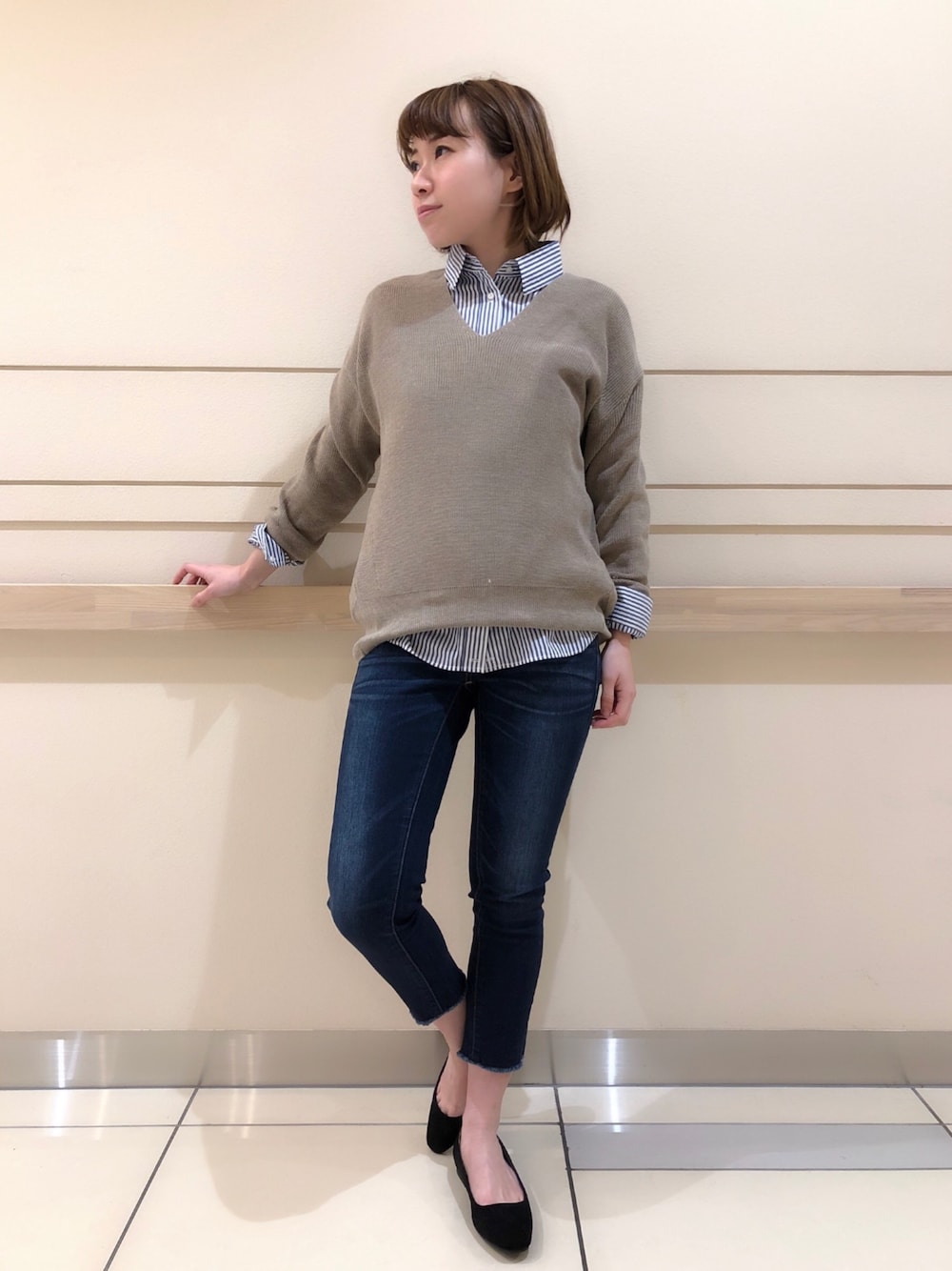 「デニム、デニムパンツ、カットオフデニム、アメリカンホリック、AMERICAN HOLIC、ノーカラーコート、AMERICANHOLIC、ニット、シャツ、オトナカジュアル」｜「AMERICAN HOLICの12col.ベーシック2WAYシャツ（シャツ/ブラウス、ブルー系）」を使った、︎︎︎︎mai‪︎‬🌷*ﾟさん（レディース・154cm）の冬コーディネートの1枚目の写真