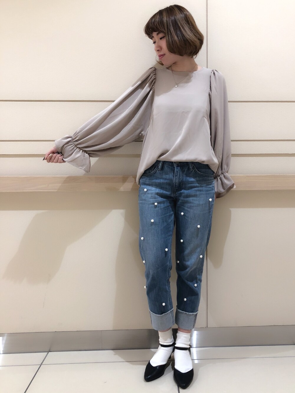 「アメホリ、アメリカンホリック、AMERICAN HOLIC、AMERICANHOLIC、デニム、パール、ロールアップ、春コーデ、フリルブラウス、ブラウス」｜「AMERICAN HOLICのプチストーンネックレス（ネックレス、シルバー系）」を使った、︎︎︎︎mai‪︎‬🌷*ﾟさん（レディース・154cm）の冬コーディネートの1枚目の写真