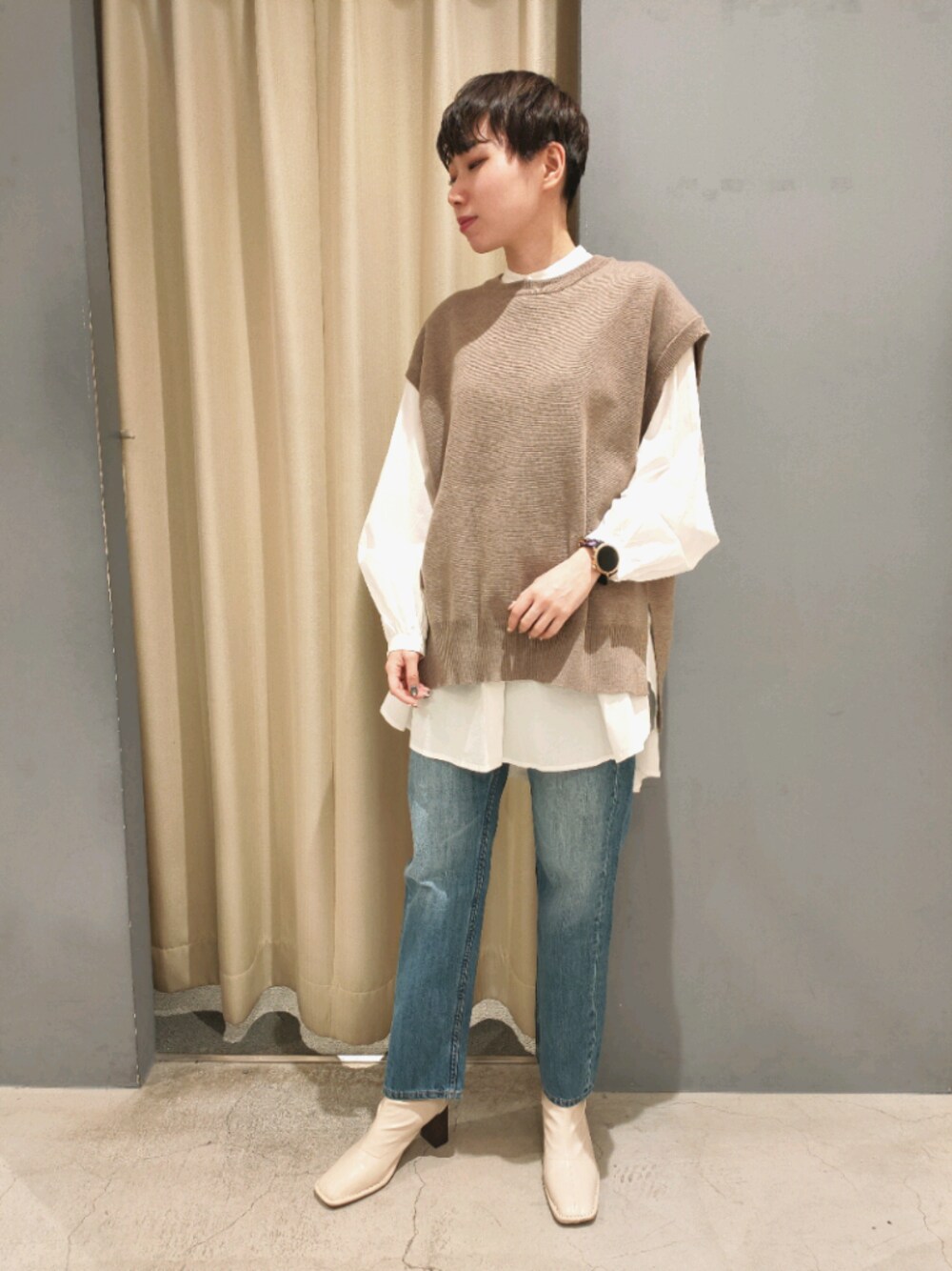 「アメリカンホリック、AMERICAN HOLIC、アメホリ、デニム、ストレートデニム、春コーデ、オトナカジュアル、ベスト、シャツ、カジュアル」｜「AMERICAN HOLICのSET ニットベスト+デザインスリーブシャツ　＊（ベスト、ブラウン系）」を使った、︎︎︎︎mai‪︎‬🌷*ﾟさん（レディース・154cm）の春コーディネートの1枚目の写真
