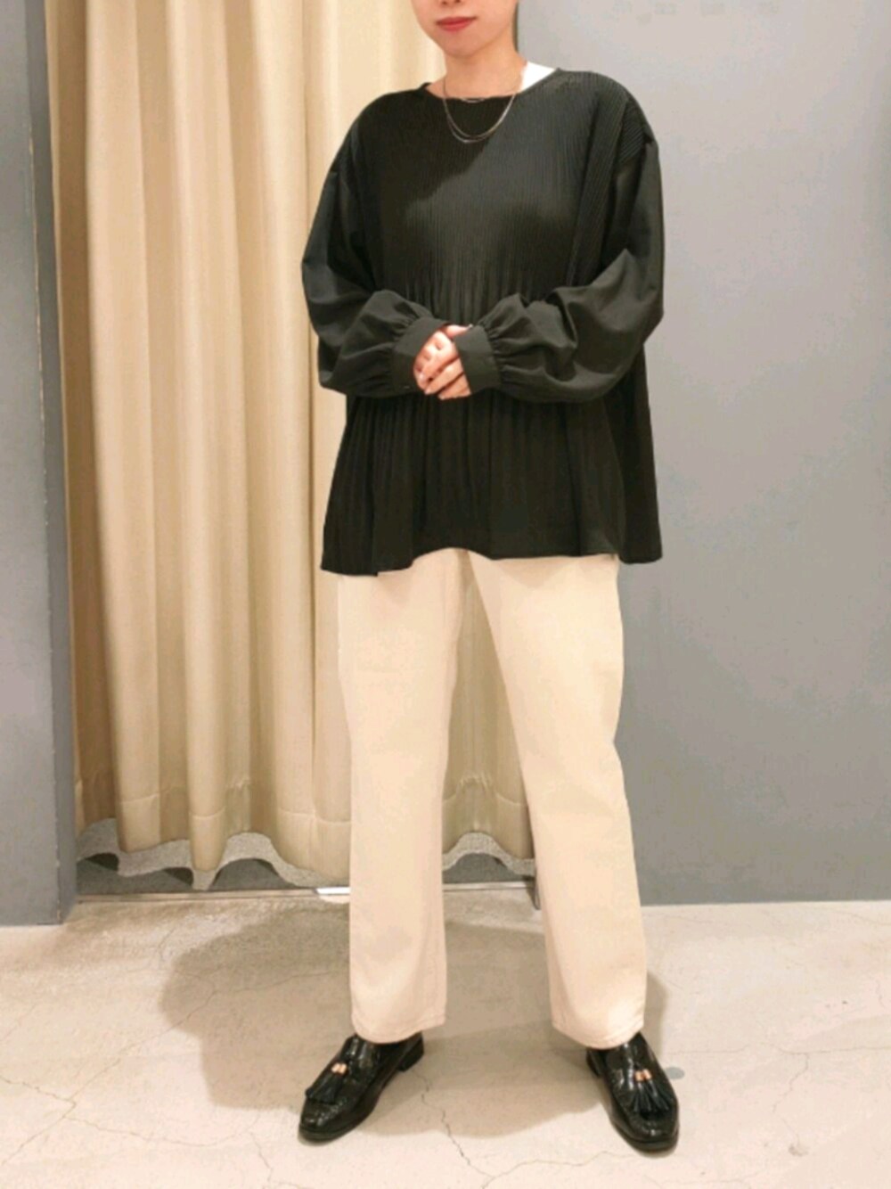「アメホリ、AMERICAN HOLIC、アメリカンホリック、デニム、プチプラ、シンプル、オトナカジュアル、きれいめカジュアル、ブラウス、低身長」｜「AMERICAN HOLICのストレートデニム（デニムパンツ、ホワイト系）」を使った、︎︎︎︎mai‪︎‬🌷*ﾟさん（レディース・154cm）の春コーディネートの1枚目の写真