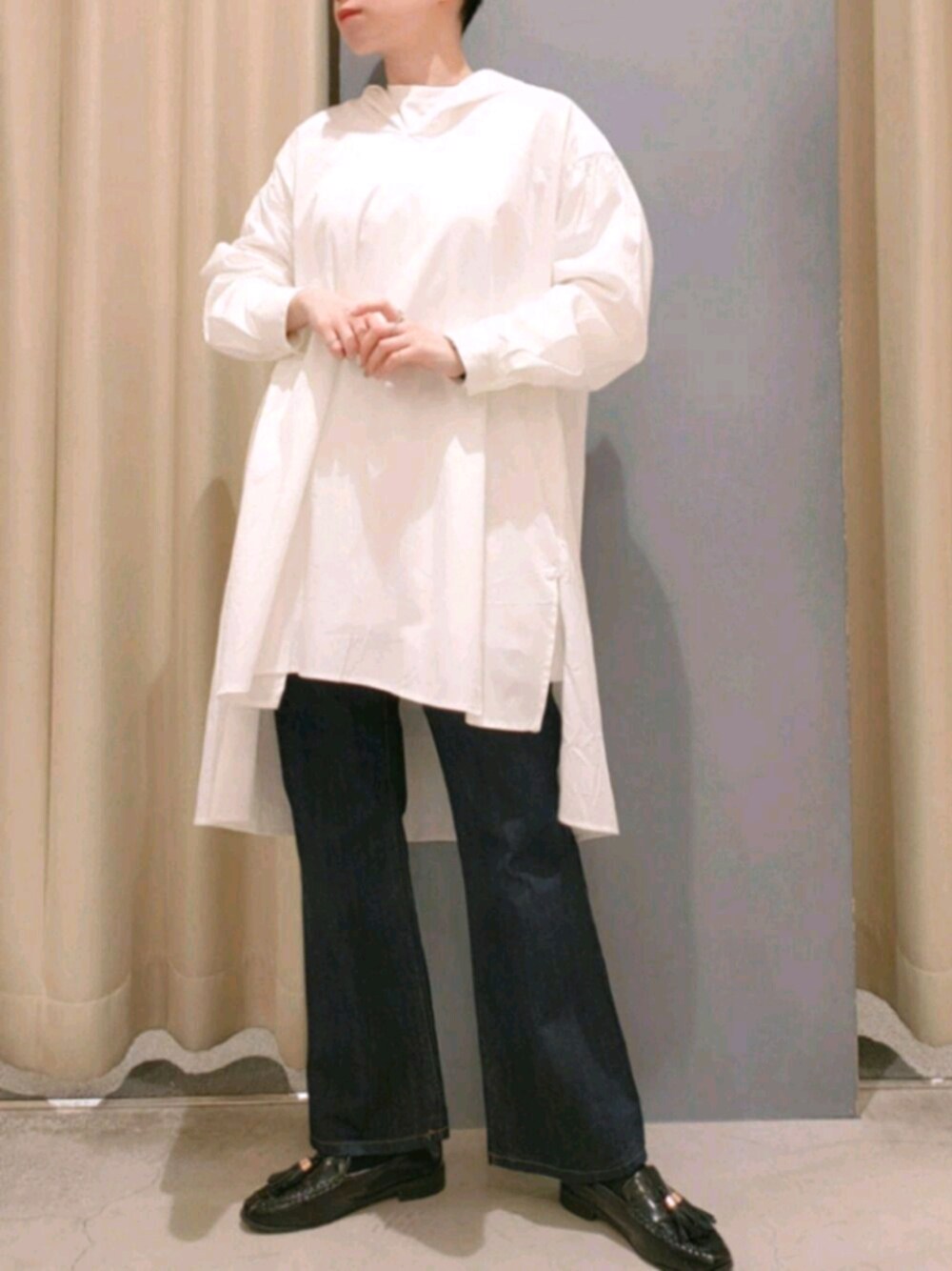 「アメリカンホリック、アメホリ、AMERICAN HOLIC、カジュアル、デニム、低身長、プチプラ、おしゃれさんと繋がりたい、ootd、シンプル」｜「AMERICAN HOLICのフード付きシャツチュニック（Tシャツ/カットソー、ホワイト系）」を使った、︎︎︎︎mai‪︎‬🌷*ﾟさん（レディース・154cm）の春コーディネートの1枚目の写真