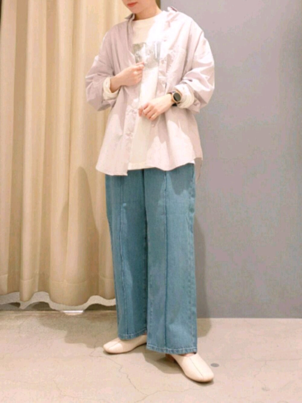 「アメリカンホリック、AMERICAN HOLIC、デニム、シャツスタイル、プリントT、プチプラ、低身長、おしゃれさんと繋がりたい、シンプル、大人カジュアル」｜「AMERICAN HOLICのハイウエストセンタータックワイド（デニムパンツ、ブルー系）」を使った、︎︎︎︎mai‪︎‬🌷*ﾟさん（レディース・154cm）の春コーディネートの1枚目の写真