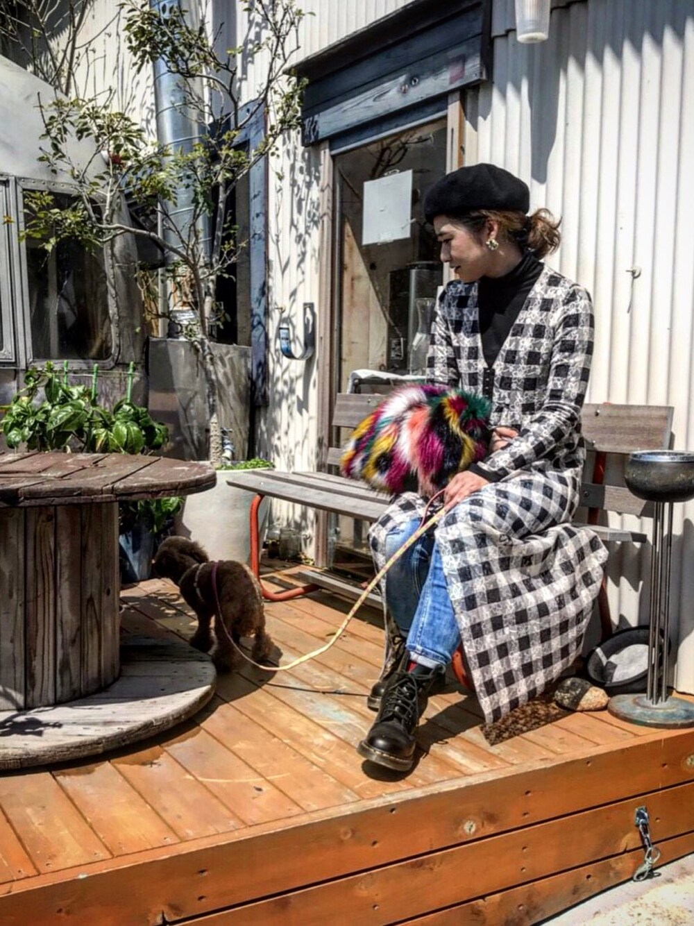 「春、お花見、ZARA、ワンピース、レースワンピース、ベレー帽、black、デニムパンツ、nico and…、Dr.Martens」｜「ZARAのフェイクファー巾着型バッグ（ハンドバッグ、その他）」を使った、Tomokaさん（レディース・152cm）の春コーディネートの1枚目の写真