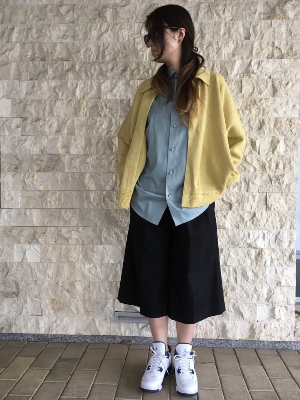 「URU、THERERACS、HYKE」｜「URUのアイテム（ニット/セーター、イエロー系）」を使った、Nさん（レディース・163cm）の春コーディネートの1枚目の写真