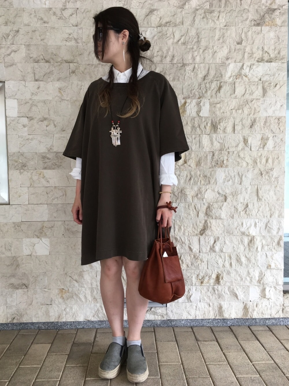 「driesvannoten、MIHARAYASUHIRO、Cippy Crazy Horse」｜「DRIES VAN NOTENのアイテム（ワンピース、グリーン系）」を使った、Nさん（レディース・163cm）の春コーディネートの1枚目の写真