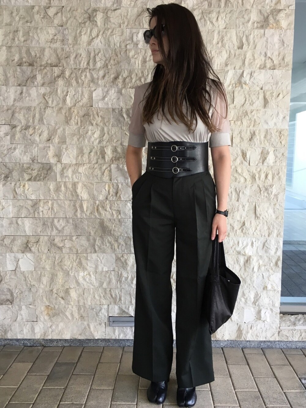 「JOHN LAWRENCE SULLIVAN、fumikauchida、Maison Martin Margiela、arts & science」｜「JOHN LAWRENCE SULLIVANのTULLE SLEEVE TEE（Tシャツ/カットソー、ベージュ系）」を使った、Nさん（レディース・163cm）の秋コーディネートの1枚目の写真