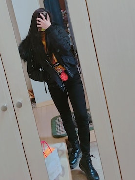 「UNIQLO（ユニクロ）のWOMEN ウルトラストレッチジーンズ（デニムパンツ）」を使った、Ami さん（レディース・144cm）の冬コーディネート