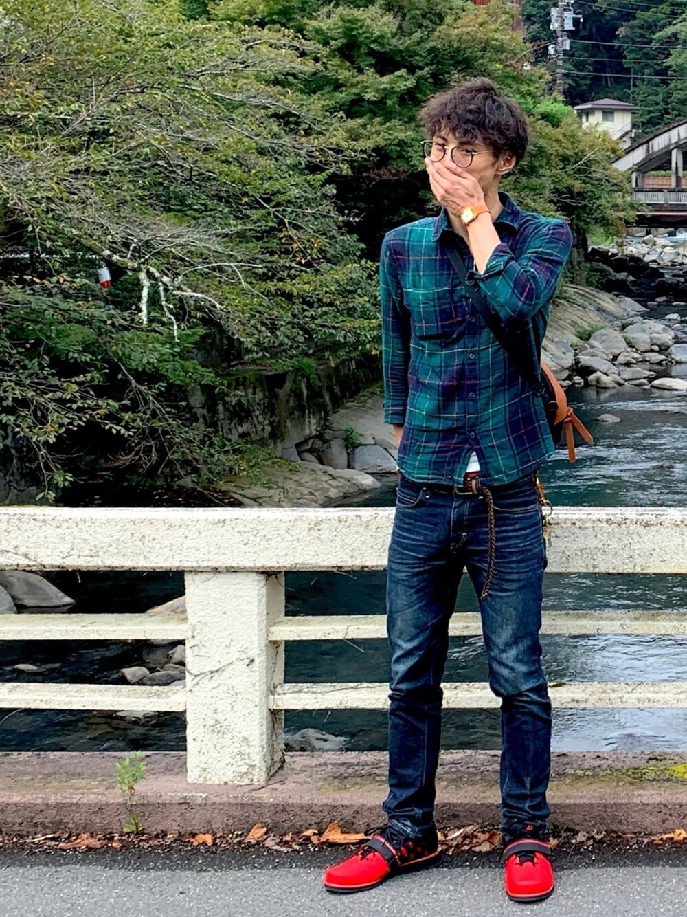「スニーカー、派手スニーカー、チェックシャツ、スキニーデニム、リーボック(Reebok)、LEE、H&M、Gregory、腰パン、オトナカジュアル」｜「HAMILTONのアイテム（アナログ腕時計、ゴールド系）」を使った、nekoyamaokaさん（メンズ・182cm）の秋コーディネートの1枚目の写真