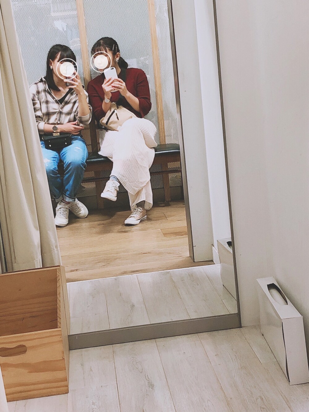 「チエックシャツ、ジーパン、GU、INGNI、セーター、スニーカー、地元コーデ、カジュアルコーデ、シンプル、秋のコーデ」｜「GUのアイテム（シャツ/ブラウス、ベージュ系）」を使った、みんさん（レディース・154cm）の秋コーディネートの1枚目の写真