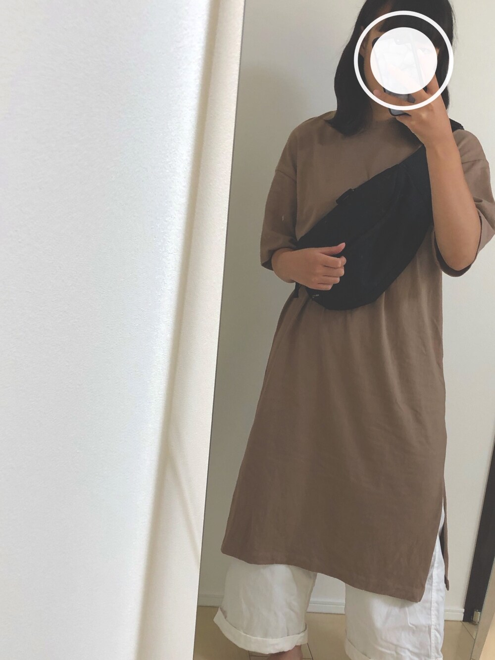 「ラクチンコーデ、Tシャツワンピ、ワイドパンツ、大人コーデ、シンプルコーデ、プチプラコーデ、低身長、GU、ベージュ、ウエストポーチ」｜「GUのアイテム（ワンピース/ドレス、ベージュ系）」を使った、みんさん（レディース・154cm）の秋コーディネートの1枚目の写真
