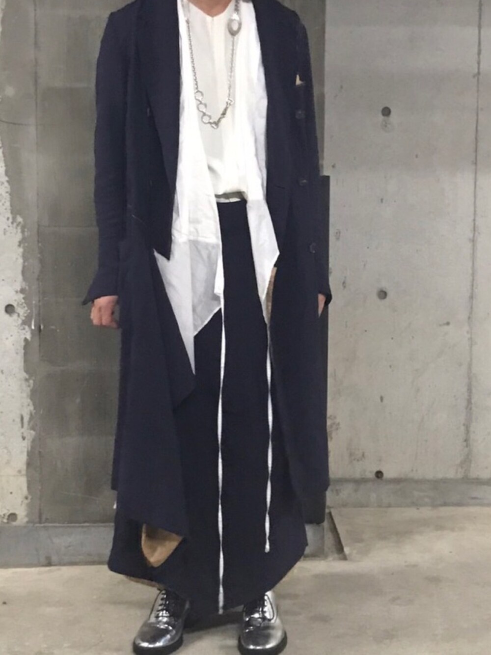 BED J.W. FORDのチェスターコートを使った人気ファッション