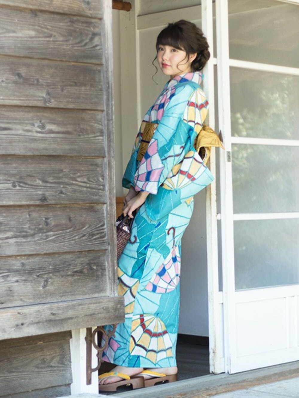KIMONOMACHIさんの「女性浴衣単品 コバルトグリーンレトロ傘　（kimonomachi）」を使ったコーディネート