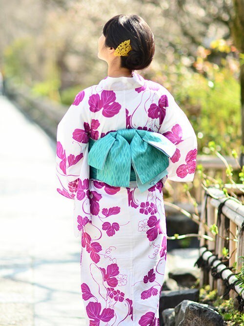 KIMONOMACHI使用「KIMONOMACHI（女性浴衣単品　ラズベリーレッド 瓢箪）」的時尚穿搭