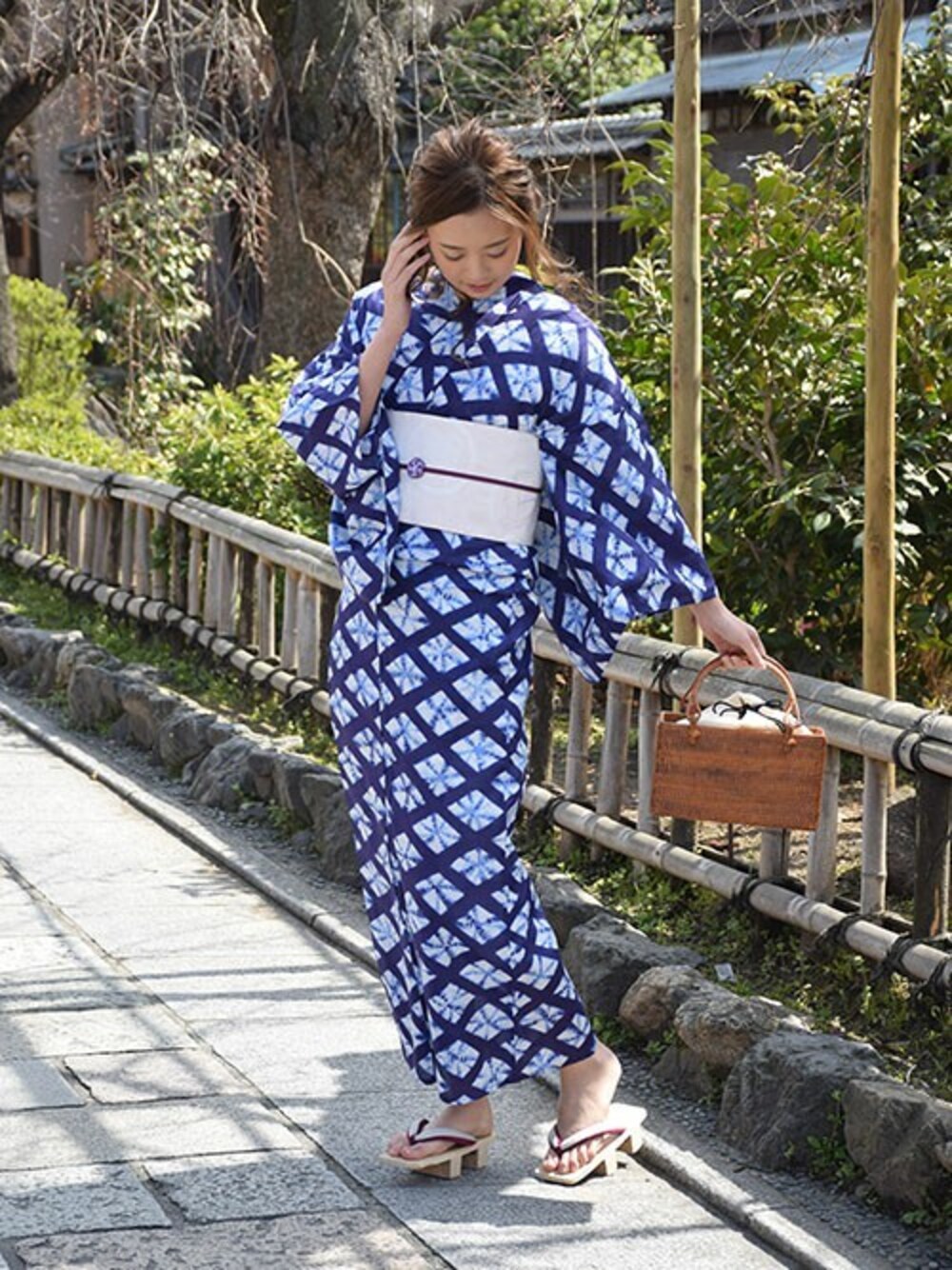 KIMONOMACHIさんの「女性浴衣単品　紺色に菱形 絞り風（kimonomachi）」を使ったコーディネート