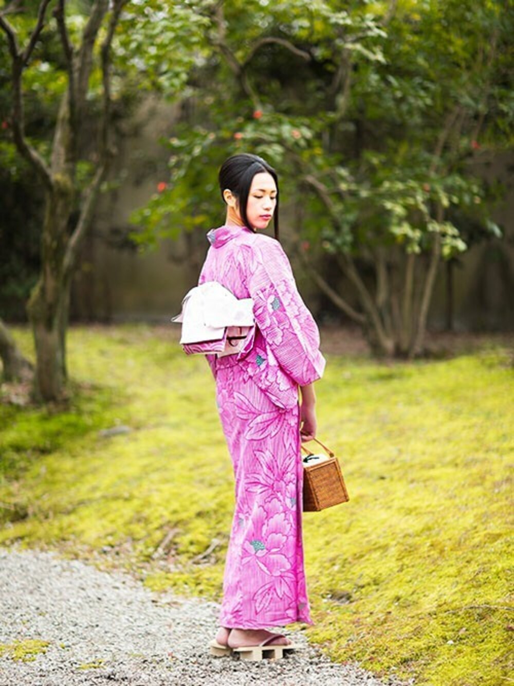 KIMONOMACHIさんの「女性浴衣単品　赤紫　牡丹（kimonomachi）」を使ったコーディネート